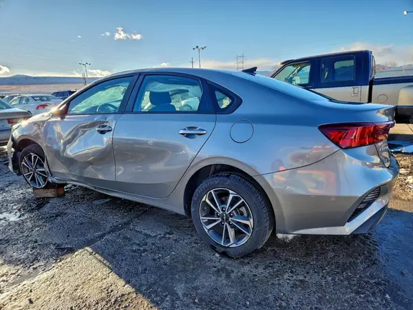 3KPF24ADXPE615430 2023 KIA FORTE - Image 2