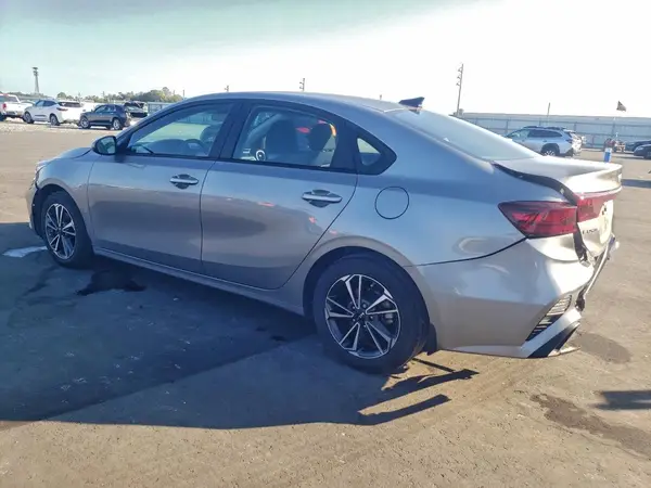 3KPF24ADXPE616075 2023 KIA FORTE - Image 2