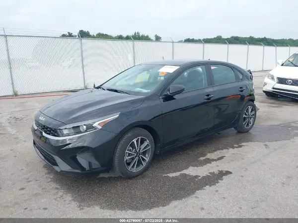 3KPF24ADXPE618599 2023 KIA FORTE - Image 2