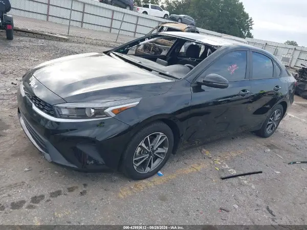 3KPF24ADXPE631238 2023 KIA FORTE - Image 2