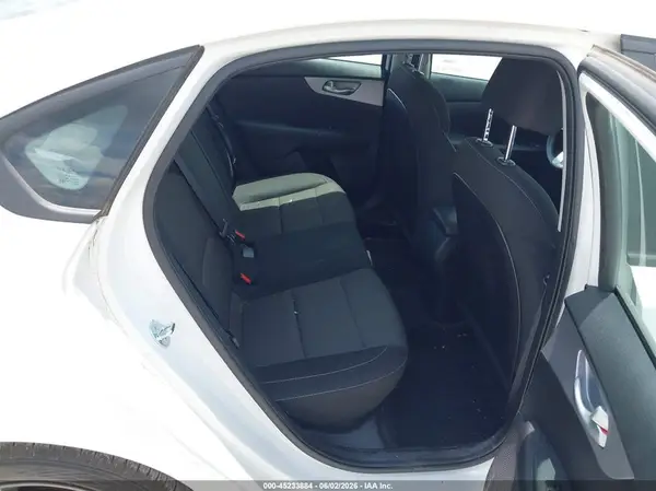 3KPF24ADXPE633409 2023 KIA FORTE - Image 8