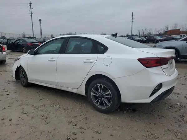3KPF24ADXPE633989 2023 KIA FORTE - Image 2
