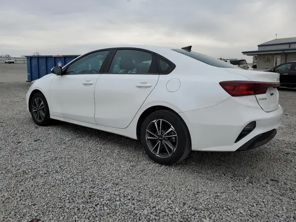 3KPF24ADXPE635905 2023 KIA FORTE - Image 2