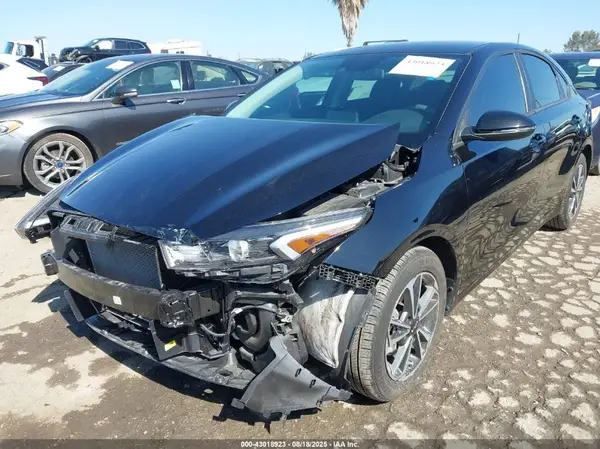 3KPF24ADXPE641381 2023 KIA FORTE - Image 2