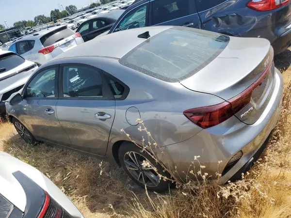 3KPF24ADXPE647181 2023 KIA FORTE - Image 2