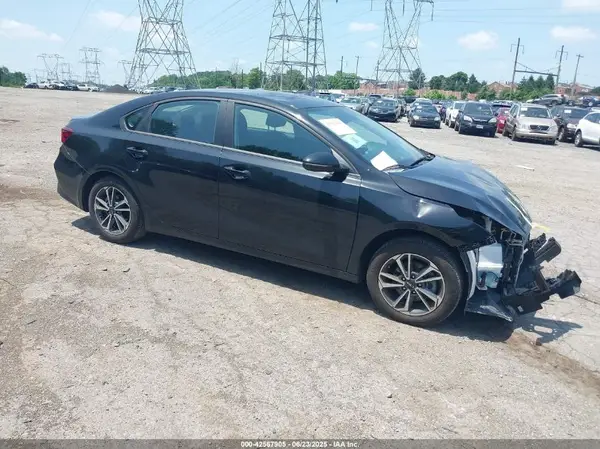 3KPF24ADXPE663221 2023 KIA FORTE - Image 1