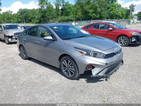 3KPF24ADXPE668726 2023 KIA FORTE - Image 1