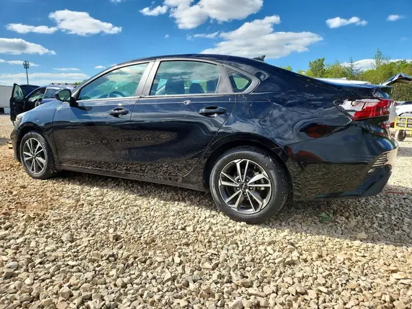 3KPF24ADXPE669892 2023 KIA FORTE - Image 2