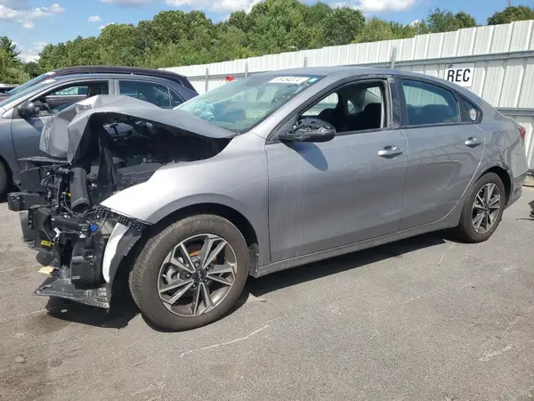 3KPF24ADXPE674087 2023 KIA FORTE - Image 1