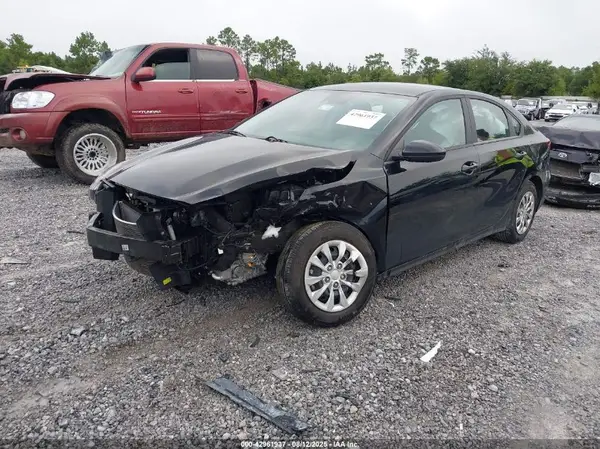 3KPF24ADXPE678172 2023 KIA FORTE - Image 2