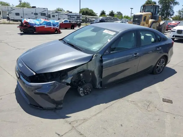 3KPF24ADXPE679645 2023 KIA FORTE - Image 1