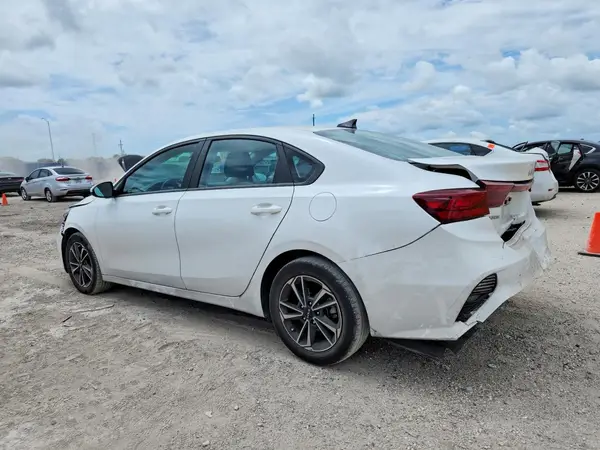3KPF24ADXPE693934 2023 KIA FORTE - Image 2