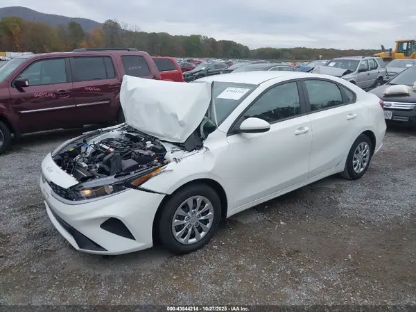 3KPF24ADXRE688994 2024 KIA FORTE - Image 2