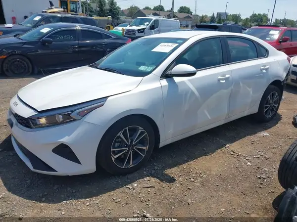 3KPF24ADXRE696092 2024 KIA FORTE - Image 2