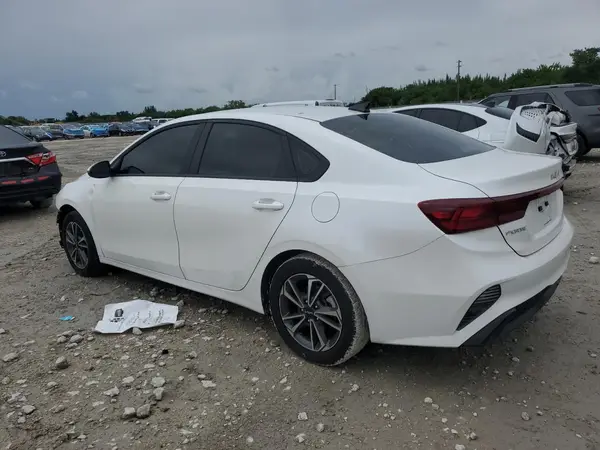 3KPF24ADXRE696335 2024 KIA FORTE - Image 2