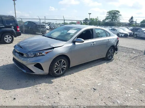 3KPF24ADXRE701985 2024 KIA FORTE - Image 2