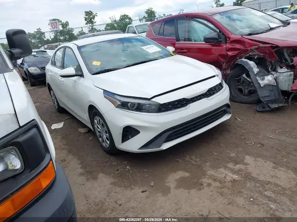 3KPF24ADXRE702151 2024 KIA FORTE - Image 1