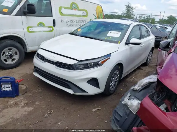 3KPF24ADXRE702151 2024 KIA FORTE - Image 2