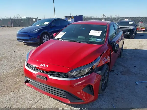 3KPF24ADXRE702683 2024 KIA FORTE - Image 2