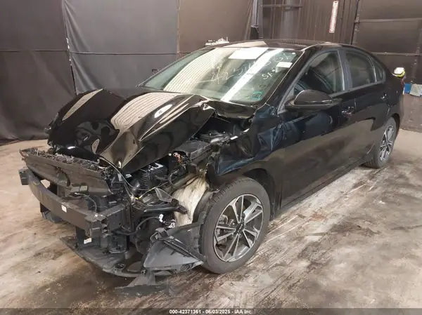 3KPF24ADXRE705955 2024 KIA FORTE - Image 2