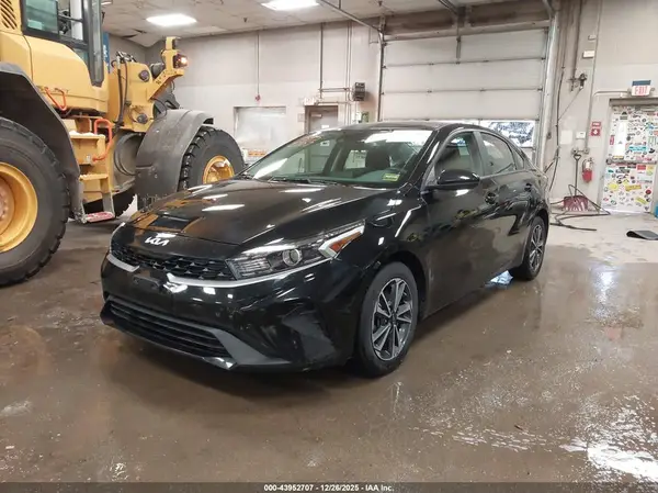 3KPF24ADXRE706099 2024 KIA FORTE - Image 2