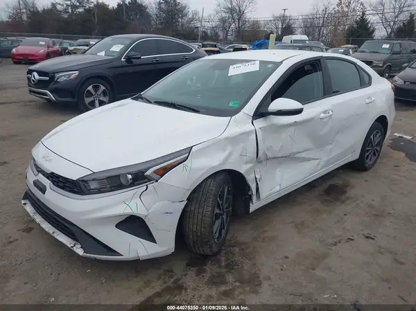 3KPF24ADXRE706782 2024 KIA FORTE - Image 2