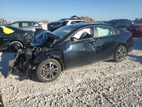 3KPF24ADXRE708936 2024 KIA FORTE - Image 1