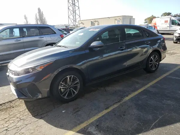 3KPF24ADXRE709083 2024 KIA FORTE - Image 1