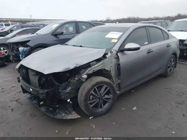3KPF24ADXRE714607 2024 KIA FORTE - Image 2
