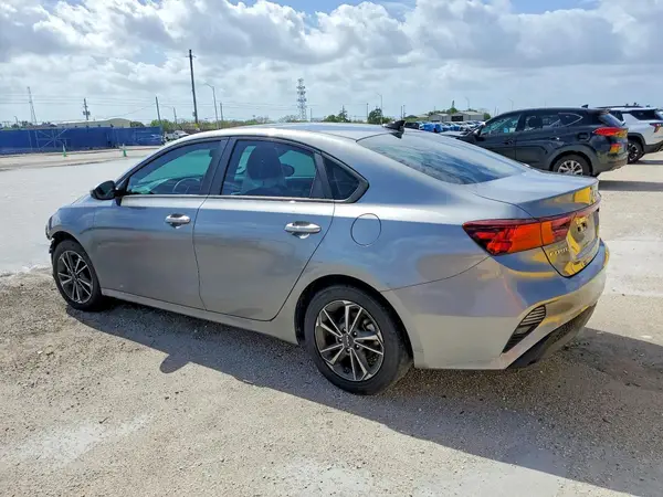 3KPF24ADXRE721833 2024 KIA FORTE - Image 2