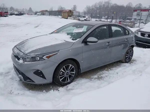 3KPF24ADXRE722822 2024 KIA FORTE - Image 2