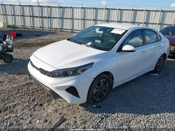 3KPF24ADXRE723808 2024 KIA FORTE - Image 2