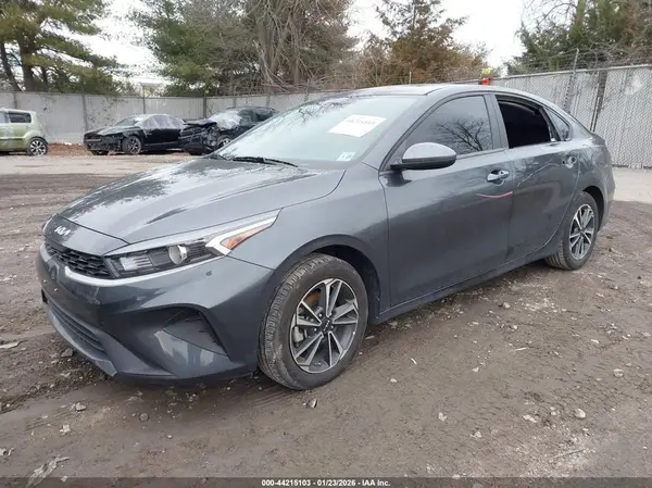 3KPF24ADXRE725381 2024 KIA FORTE - Image 2