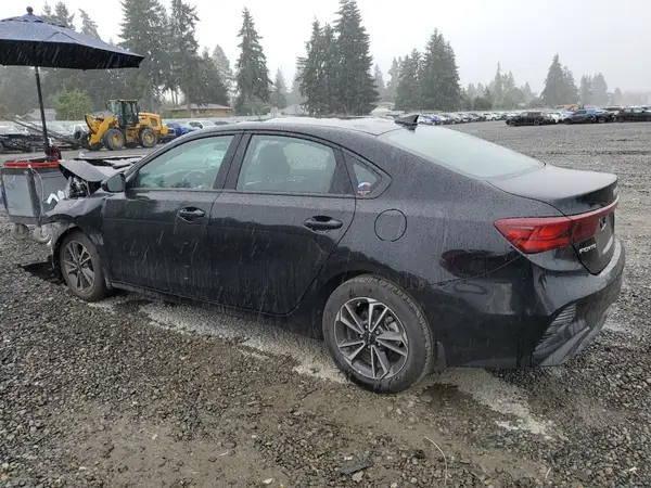3KPF24ADXRE725686 2024 KIA FORTE - Image 2