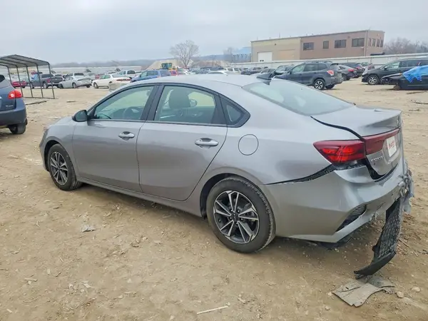 3KPF24ADXRE726563 2024 KIA FORTE - Image 2