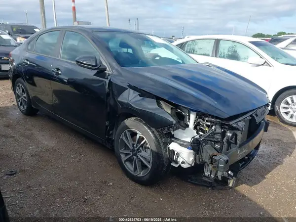 3KPF24ADXRE726613 2024 KIA FORTE - Image 1