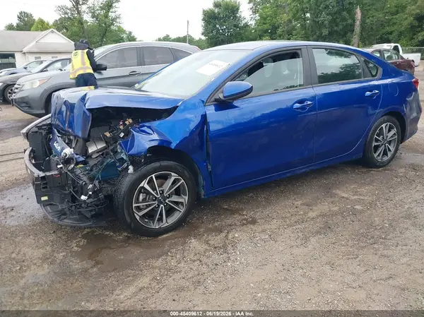3KPF24ADXRE726966 2024 KIA FORTE - Image 2