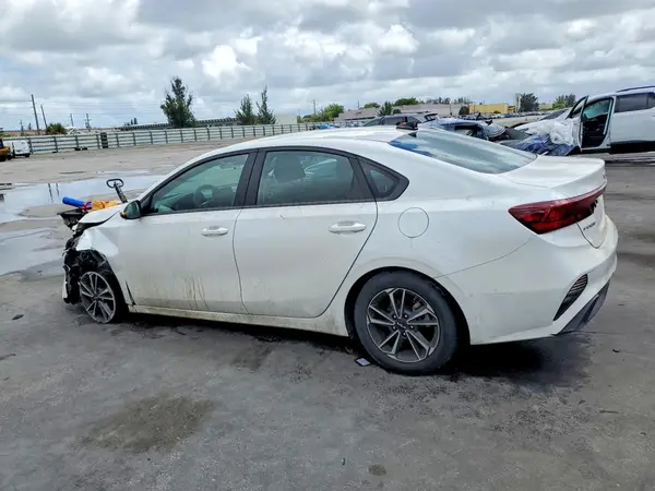 3KPF24ADXRE727289 2024 KIA FORTE - Image 2