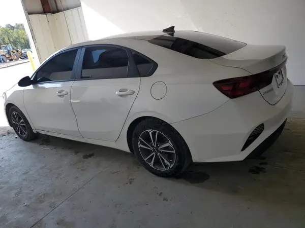 3KPF24ADXRE727292 2024 KIA FORTE - Image 2