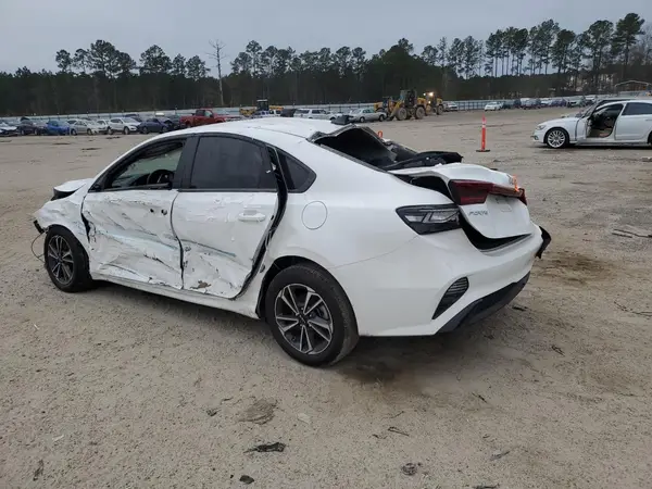 3KPF24ADXRE728538 2024 KIA FORTE - Image 2