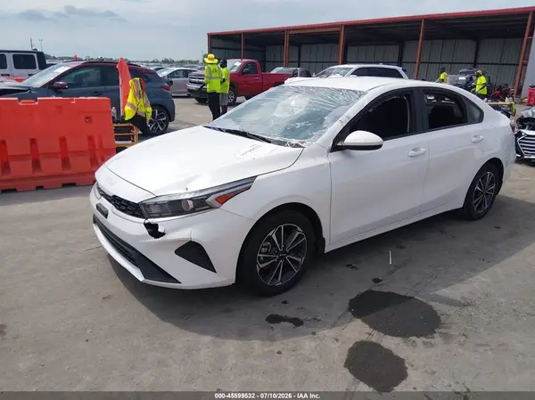 3KPF24ADXRE728667 2024 KIA FORTE - Image 2