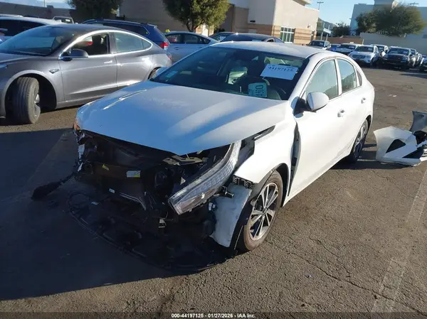 3KPF24ADXRE729656 2024 KIA FORTE - Image 2
