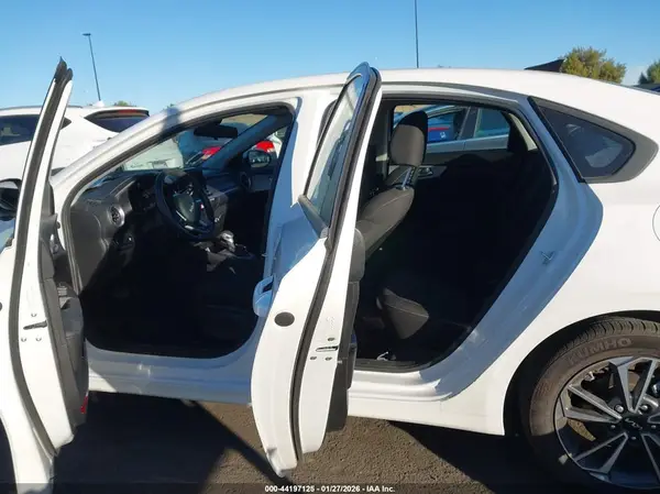 3KPF24ADXRE729656 2024 KIA FORTE - Image 8