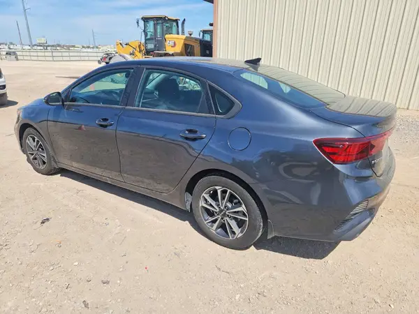 3KPF24ADXRE729933 2024 KIA FORTE - Image 2