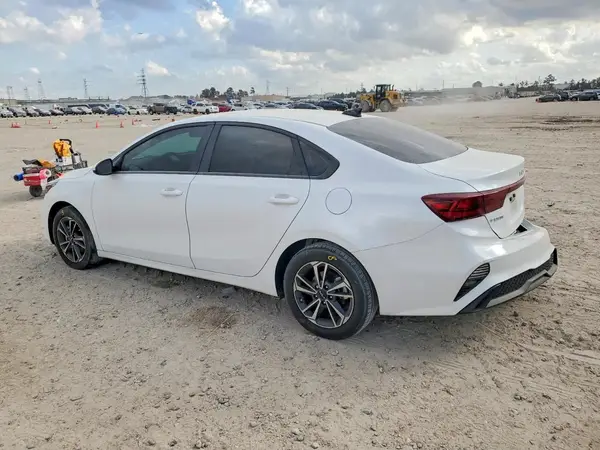 3KPF24ADXRE731438 2024 KIA FORTE - Image 2