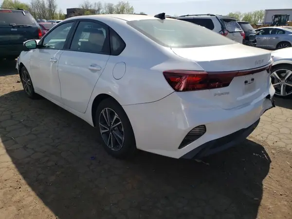 3KPF24ADXRE732458 2024 KIA FORTE - Image 2