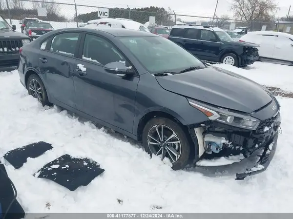 3KPF24ADXRE733495 2024 KIA FORTE - Image 1