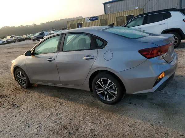 3KPF24ADXRE738308 2024 KIA FORTE - Image 2