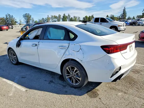 3KPF24ADXRE738907 2024 KIA FORTE - Image 2