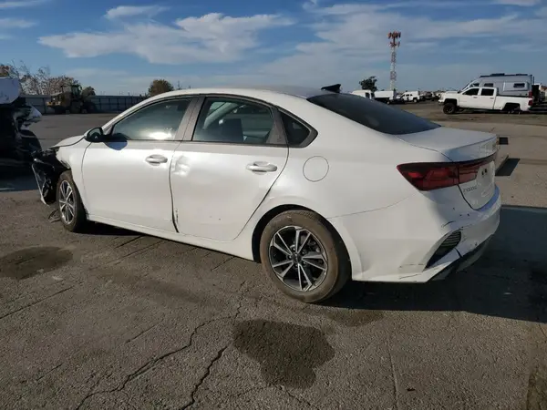 3KPF24ADXRE738986 2024 KIA FORTE - Image 2